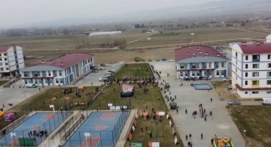 Doğan Aslan Bey KYK Yurdunda depremzede çocuklar için panayır alanı kuruldu