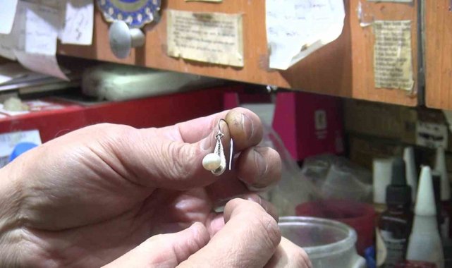 Eski altın ve gümüş takılar ellerinde yeniden hayat buluyor