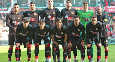 Eskişehirspor deplasmanda 10 evinde 5 puan topladı