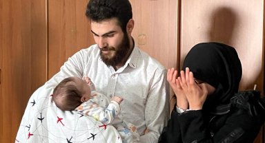 Henüz 6 günlükken depremzede olan bebek, ailesine teslim edildi