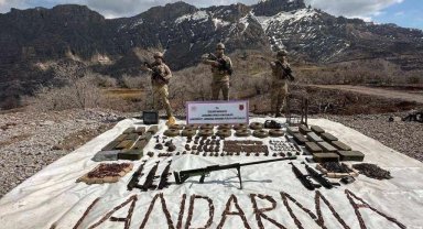 Jandarma, Cudi Dağı'nda çok sayıda mühimmat, el bombası ve patlayıcı ele geçirdi