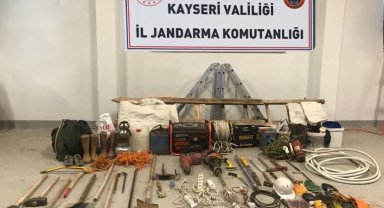 Jandarmadan izinsiz kazı yapan şahıslara suçüstü: 4 gözaltı