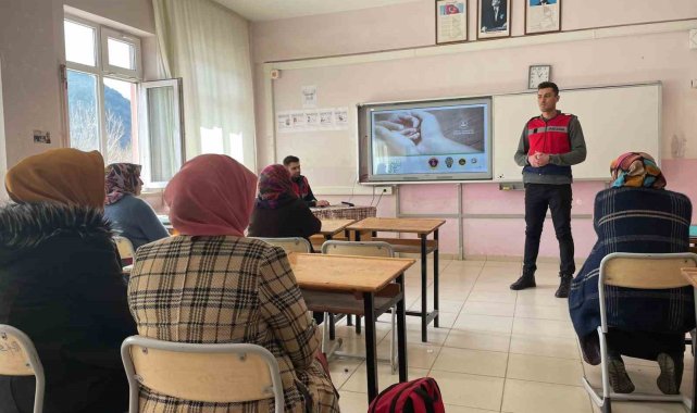 Jandarmadan vatandaşlara güvenli internet kullanımı eğitimi