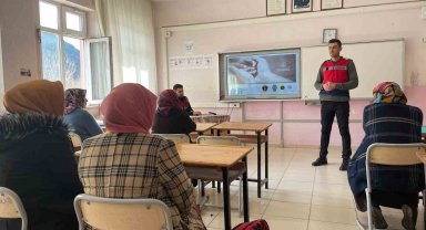 Jandarmadan vatandaşlara güvenli internet kullanımı eğitimi