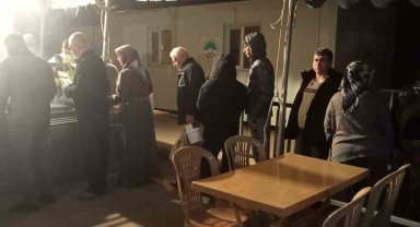 Kayseri Büyükşehir'den deprem bölgesindeki ilk konteyner kentte ilk sahur