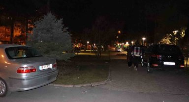 Kayserililer depremlerin ardından akşamı parklarda geçiriyor