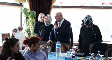 Keçiören Belediye Başkanı Altınok, depremzede kadınlarla buluştu