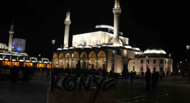 Konya'da Berat Kandili'nde camiler dolup taştı