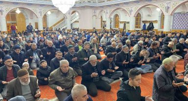 Kulu'da Berat Kandil'inde vatandaşlar camileri doldurdu