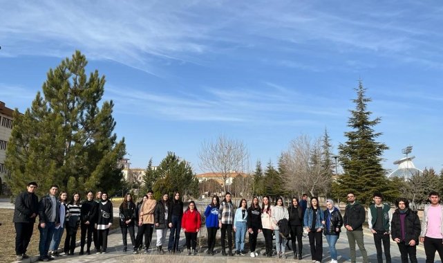 Liseli gençler NEVÜ'de