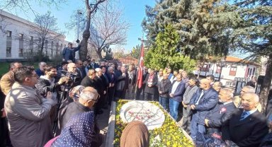 Muhsin Yazıcıoğlu kabri başında dualarla anıldı