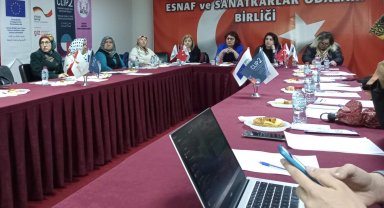 Mülteci anneler eğitiliyor