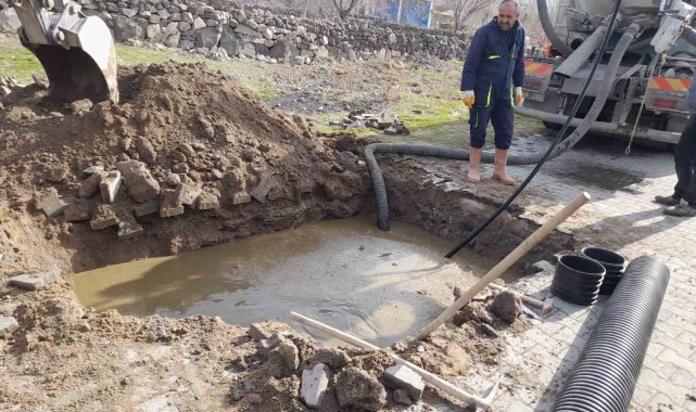 Özel İdare ekiplerinin köylerde ki çalışmaları devam ediyor