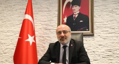 Rektör Karamustafa: "İstiklal Marşı'nın her kıtası geleceğe güvenle bakmamız gereken manalar içermektedir"