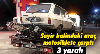 Seyir halindeki araç, motosiklete çarptı: 3 yaralı