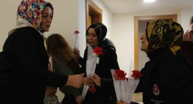 TDV depremzede kadınların Dünya Kadınlar Günü'nü kutladı