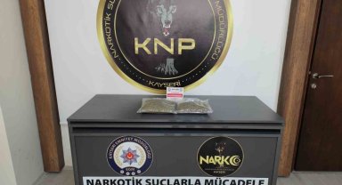 Uyuşturucu taciri, uyuşturucuyu kente sokamadan yakalandı