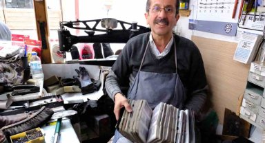 Yıllarca müşterilerinin vesikalıklarını topladı