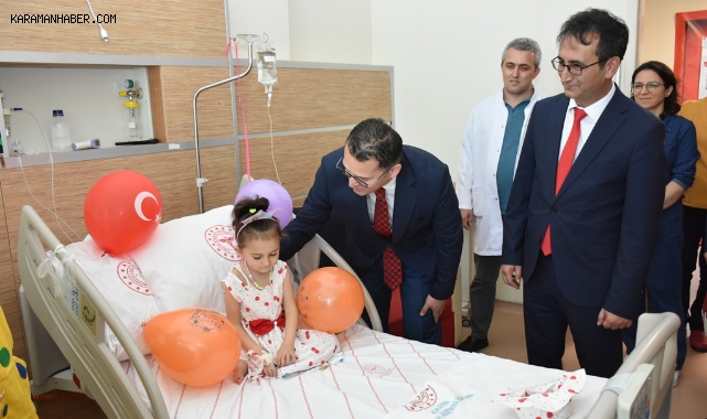 23 Nisan´ı Hastanede Karşılayan Miniklere Sürpriz Ziyaret