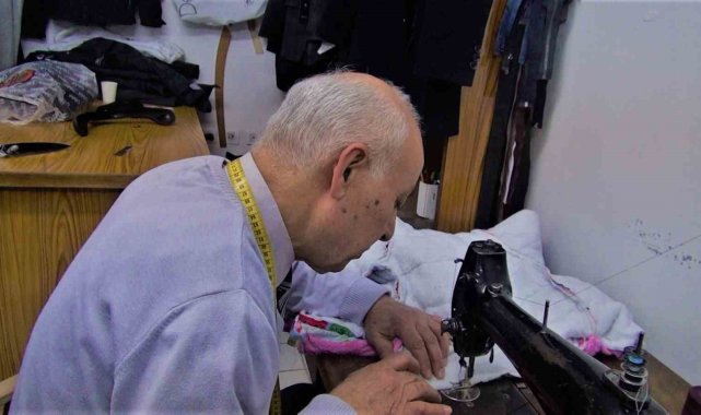 60 yıllık terzi: "60 senedir zevkle yapıyorum ama bu mesleğin kaybolmasına çok üzülüyorum"