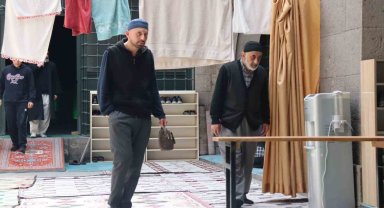774 yıllık medresede itikafa girdiler