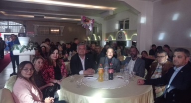 Atilla Zorlu hastalara moral ziyareti, nikâhlara şahitlik yaptı