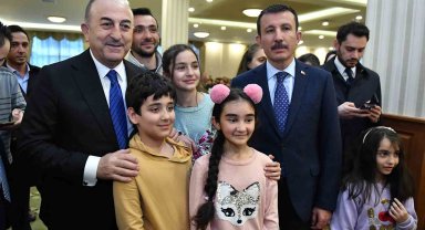 Bakan Çavuşoğlu Altındağlılarla iftar yaptı