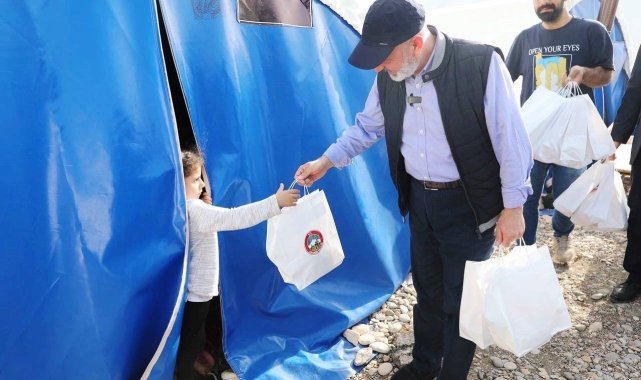 Başkan Çolakbayrakdar, Adıyaman'da depremzedelerle iftar yaptı ve iaşe dağıttı
