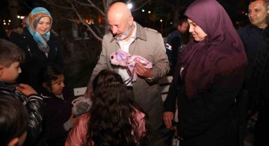 Başkan Çolakbayrakdar: "Kendi öz imkânlarıyla kentsel dönüşüm yapan belediyeyiz"