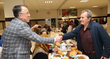 Başkan Savran, depremzedelerle iftar yaptı