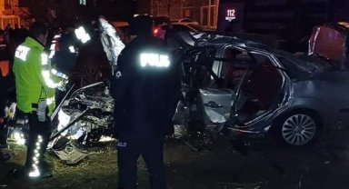Çöp konteynırına çarpan otomobil takla attı: 1 ölü, 4 yaralı