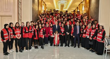 Depremde fedakarca görev yapmışlardı, iftar sofrasında buluştular