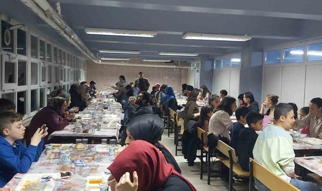 Depremzedelere manevi destek iftarı