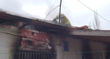 Evde çıkan yangında piknik tüpü patladı: 1 yaralı