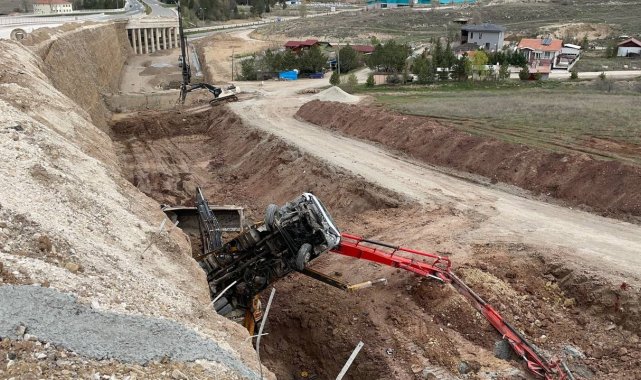 Freni boşalan kamyon dehşet saçtı: 1 ölü, 1 yaralı