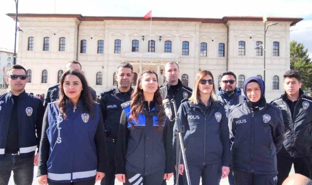 Hem çalıp hem söylediler, polis haftasını kutladılar