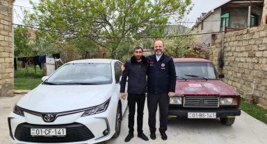 İhsan Açık, depremin simgelerinden olan Azerbaycanlı Server Beşirli'yi ziyaret etti