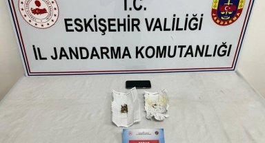 Jandarma ekipleri şüpheli araçta uyuşturucu ele geçirdi