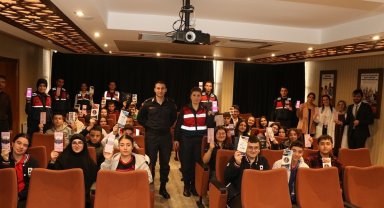 Jandarmadan öğrencilere mesleki tanıtım programı