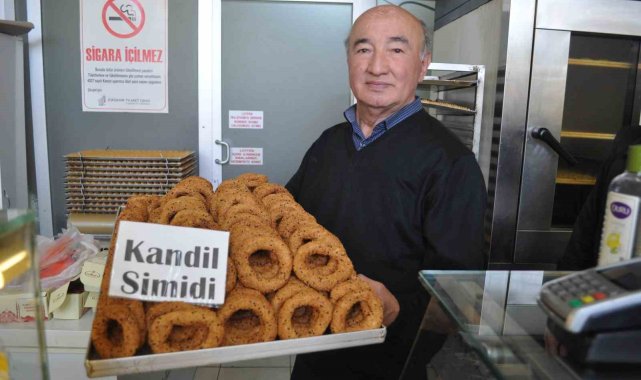 Kadir gecesine özel kandil simitleri tezgâhlarda
