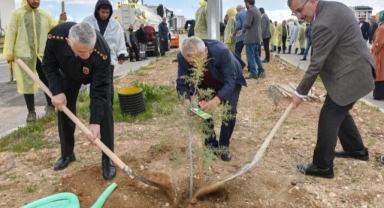 Karaman'da depremde ölen üniversite öğrencilerin anısına fidan dikildi