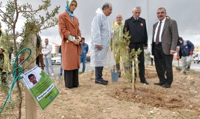 Karaman'da depremde ölen üniversite öğrencilerin anısına fidan dikildi