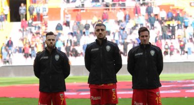 Kayserispor sahaya polis üniforması ile çıktı