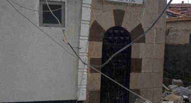 Kırşehir'de cami minaresi şiddetli rüzgarda yıkıldı