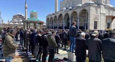 Konya'da Ramazan ayının son Cuma namazı kılındı