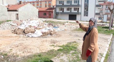 Mahalle halkı boş arazilere moloz dökümünden şikâyetçi