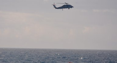 Mehmetçik, batan JOE-2 isimli ticari geminin personelini arama kurtarma faaliyetlerine destek oluyor