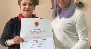 Online 'Seramik Sohbetleri' programının ilki düzenledi
