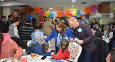 Otizmli öğrenciler iftar programında bir araya geldi