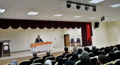 Rektör Çiftçi'den lise öğrencilerine önemli bilgiler